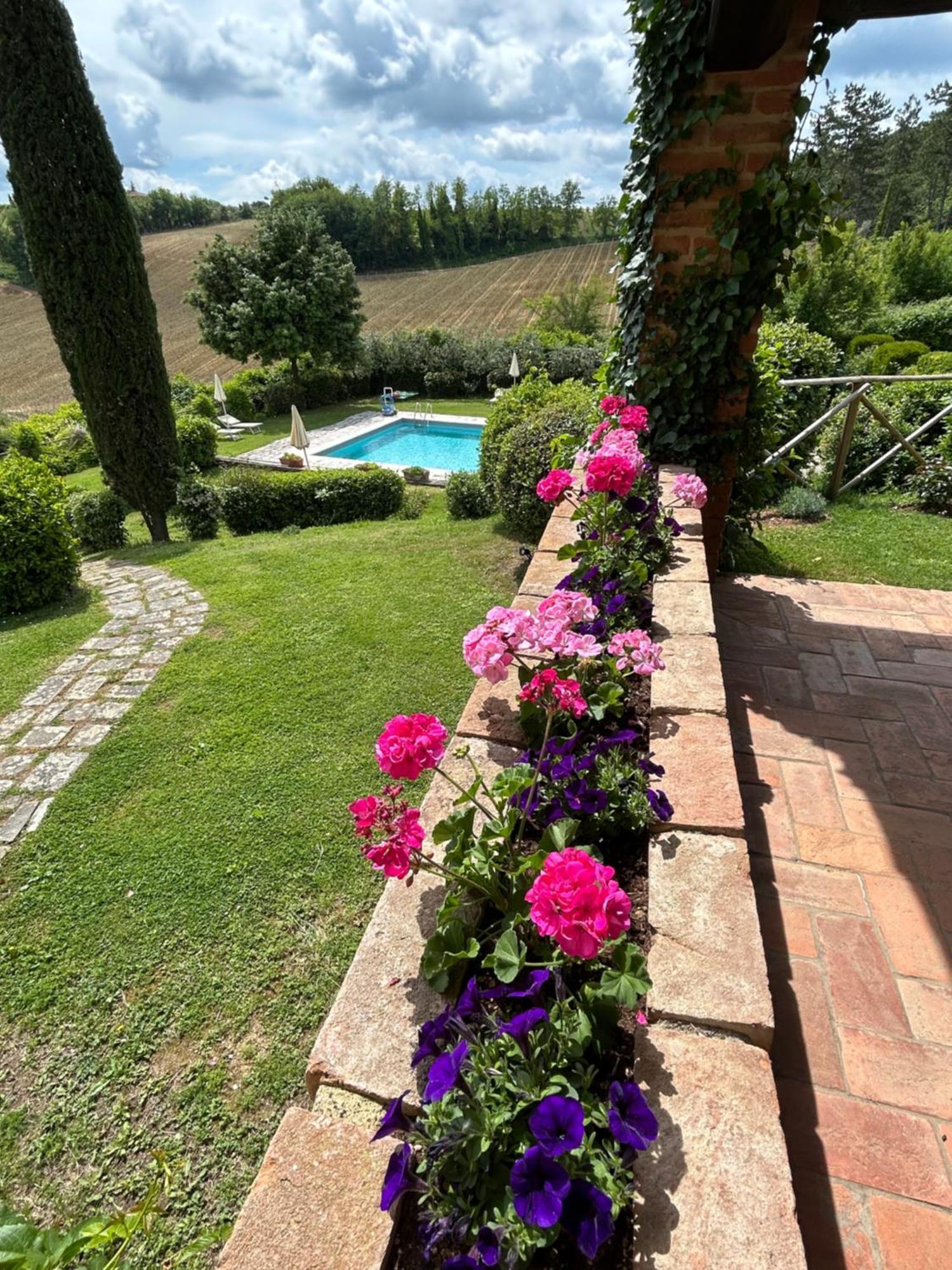 Podere Casanuova Agroturismo *